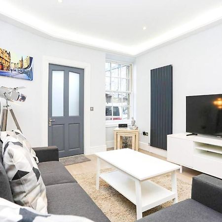 Ultra Modern, Stylish Apartment Next To Princes St EDI Buitenkant foto