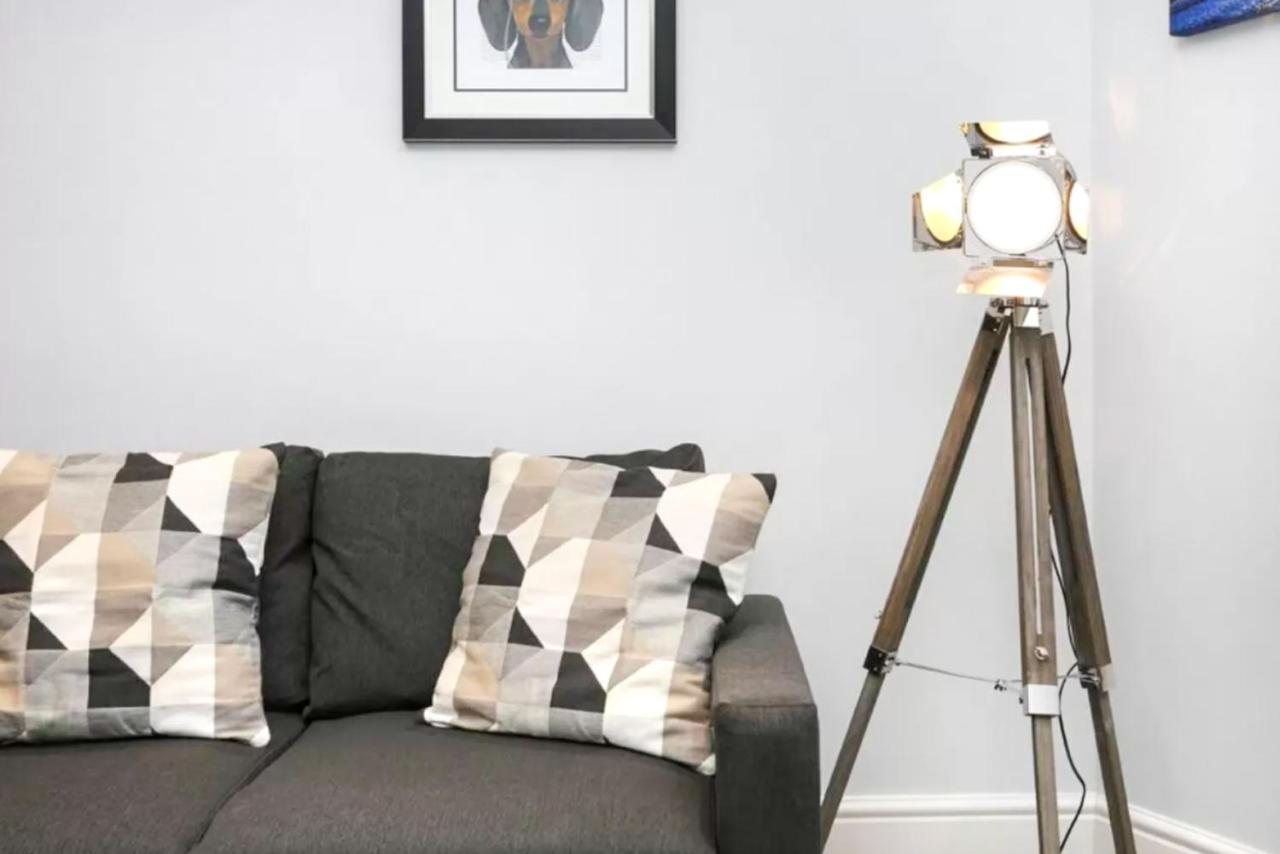 Ultra Modern, Stylish Apartment Next To Princes St EDI Buitenkant foto