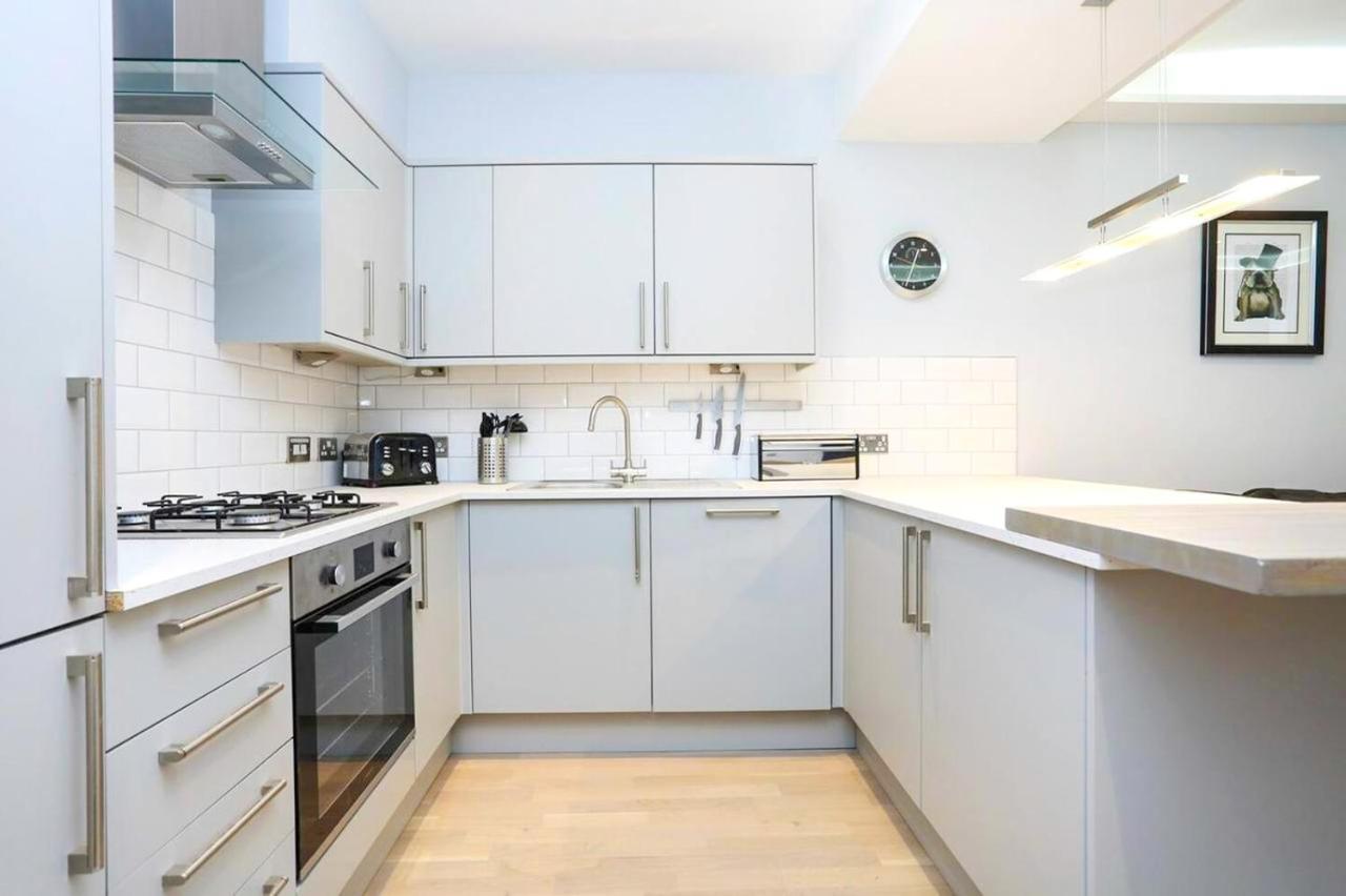 Ultra Modern, Stylish Apartment Next To Princes St EDI Buitenkant foto