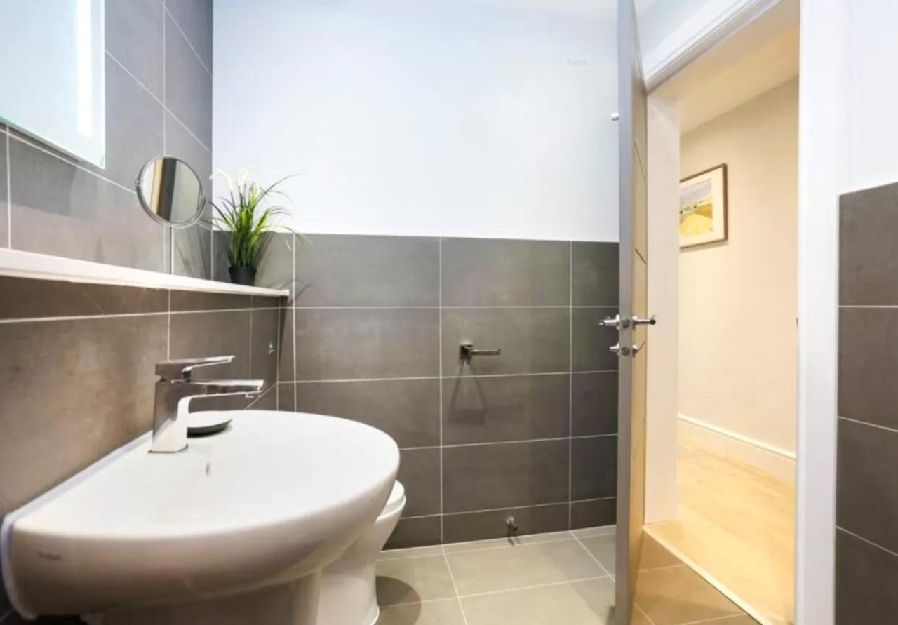 Ultra Modern, Stylish Apartment Next To Princes St EDI Buitenkant foto