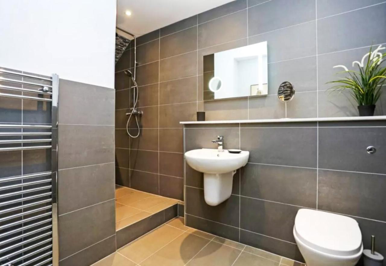 Ultra Modern, Stylish Apartment Next To Princes St EDI Buitenkant foto